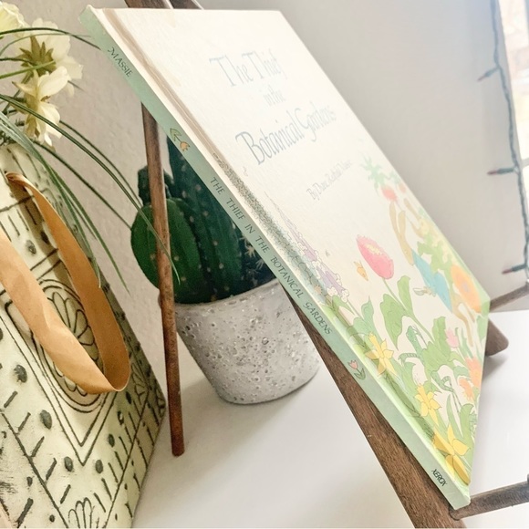 1975 The Thief in the Botanical Gardens by Diane Redfield Massie Book - Picture 8 of 15